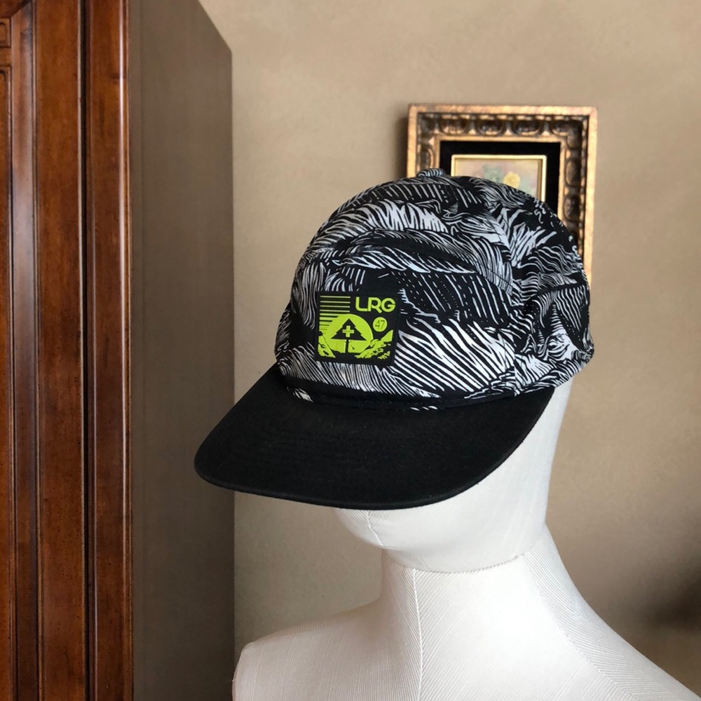 Lrg flat Bill Cap 😎